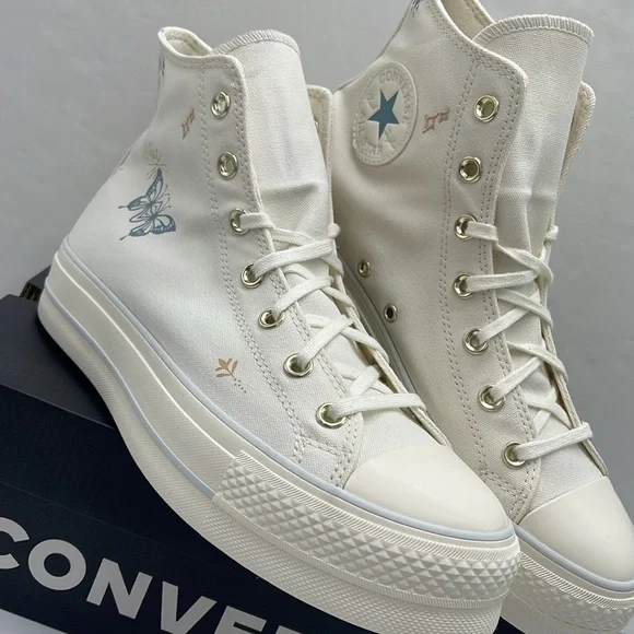 Converse WMNS High-Top Platform Sneakers
CTAS LIFT HI VINTAGE WHITE/COCOON BLUE - Picture 6 of 16